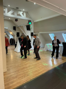 Les seniors sur la piste de danse